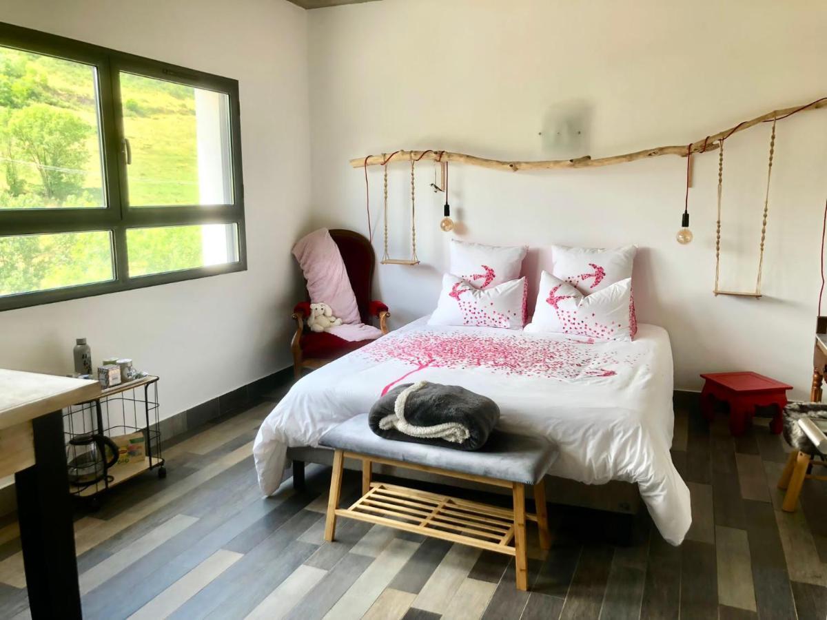 Domaine De La Rue De La Tour Bed & Breakfast Valsonne Eksteriør bilde